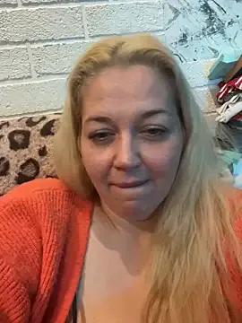 roouse – webcam model profile photo Image 5