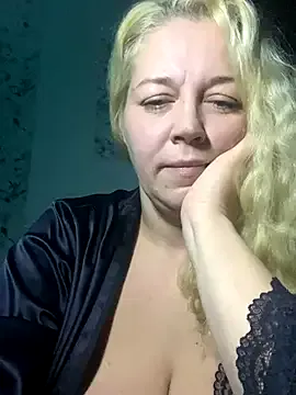 roouse – webcam model profile photo Image 6