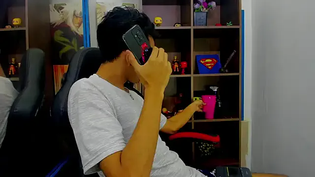  – webcam model profile photo Image 5