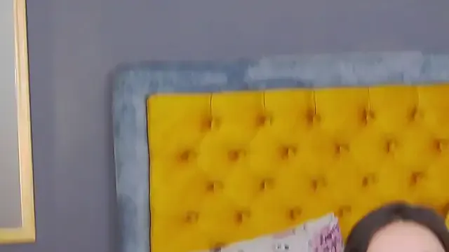 roouse – webcam model profile photo Image 10