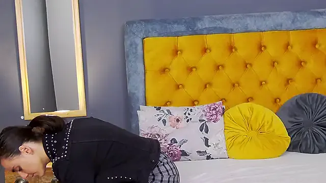 roouse – webcam model profile photo Image 11