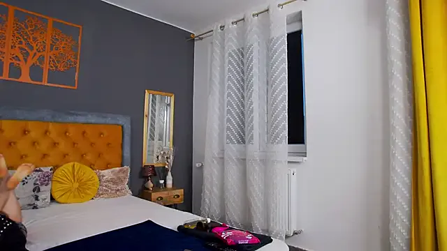 roouse – webcam model profile photo Image 15