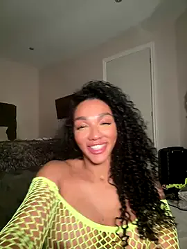 Yui-Ch – webcam model profile photo Image 3