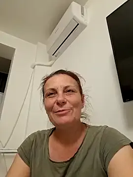 hina_porn – webcam model profile photo Image 3