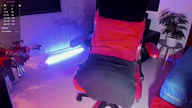 NANA_7 – webcam model profile photo Image 10