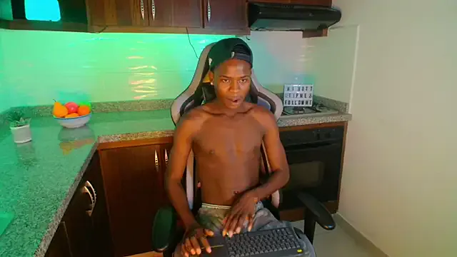 maataaan – webcam model profile photo Image 10