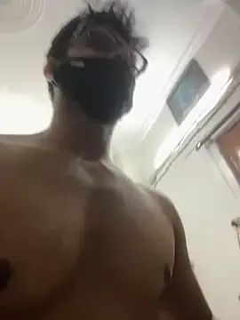 Yui-Ch – webcam model profile photo Image 7