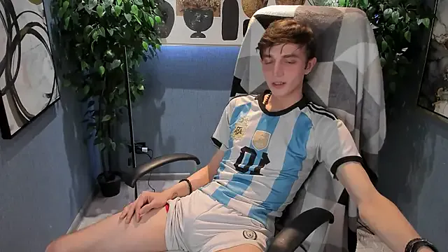 max04 – webcam model profile photo Image 6