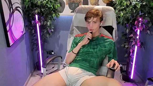 max04 – webcam model profile photo Image 7