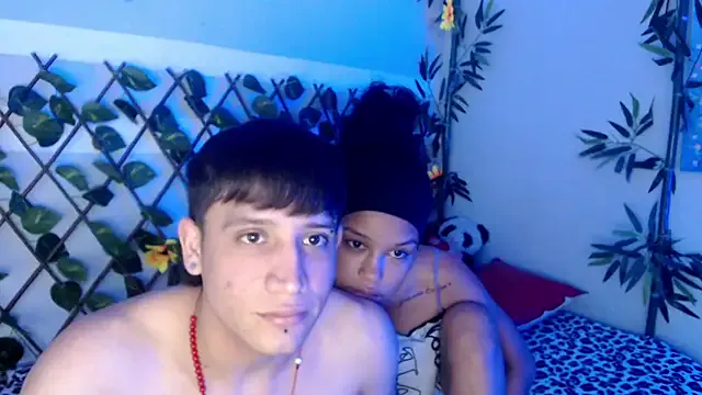 roouse – webcam model profile photo Image 3