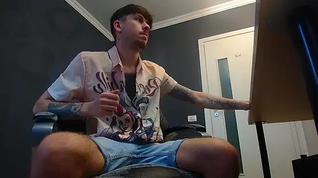 roouse – webcam model profile photo Image 15