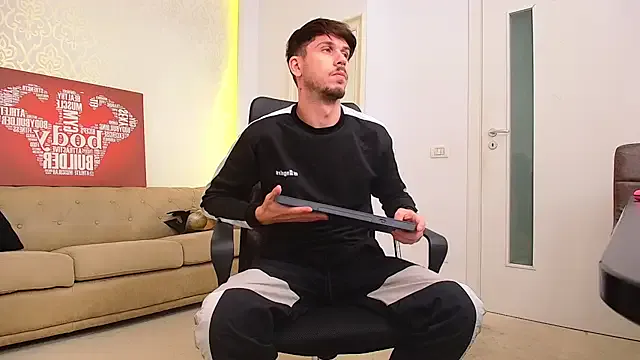 roouse – webcam model profile photo Image 17