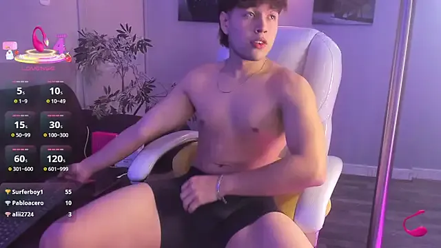 roouse – webcam model profile photo Image 17