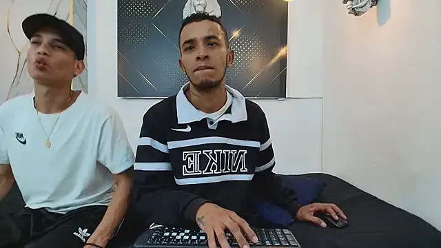 roouse – webcam model profile photo Image 10