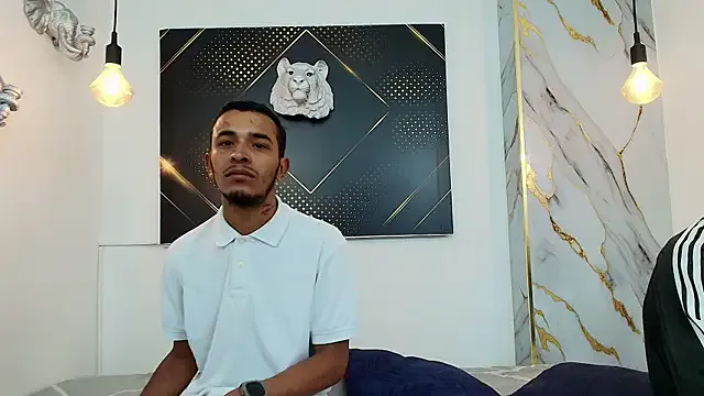 roouse – webcam model profile photo Image 14