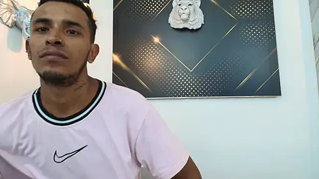 roouse – webcam model profile photo Image 17