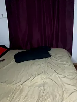 roouse – webcam model profile photo Image 7