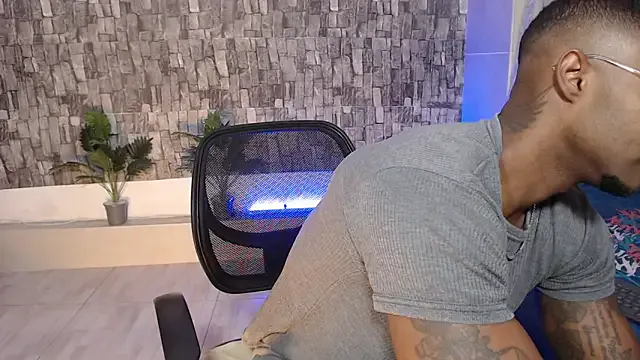 Big_ayu_ – webcam model profile photo Image 18