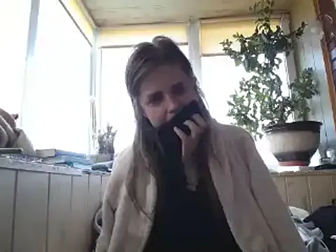 roouse – webcam model profile photo Image 3