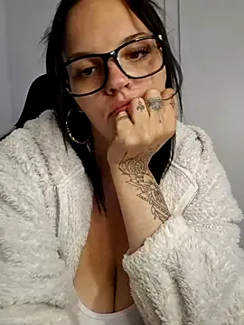 roouse – webcam model profile photo Image 10