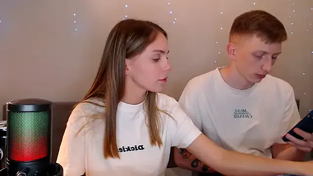 roouse – webcam model profile photo Image 4