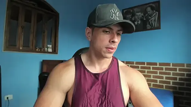 roouse – webcam model profile photo Image 2