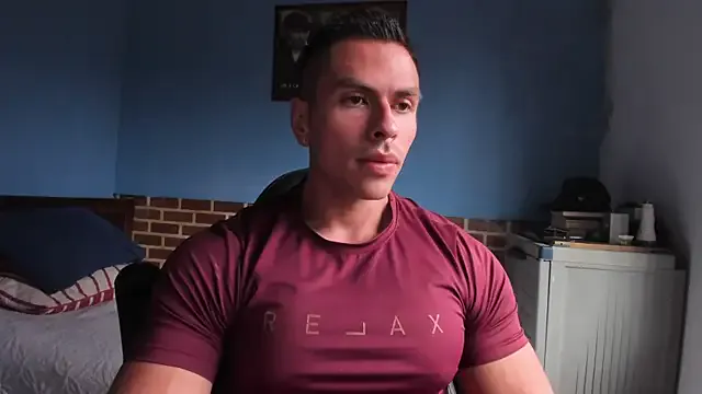 roouse – webcam model profile photo Image 8