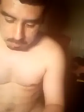 roouse – webcam model profile photo Image 13