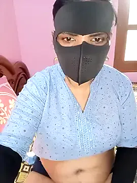 oxo_yuna_oxo – webcam model profile photo Image 4