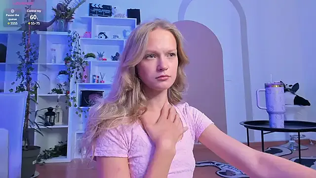 Kara_smalltits Profile Image