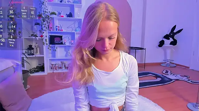 Kara_smalltits Image 4