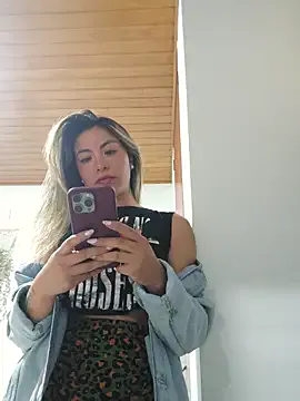 hina_porn – webcam model profile photo Image 7