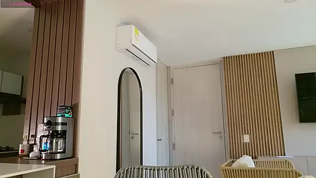 roouse – webcam model profile photo Image 14