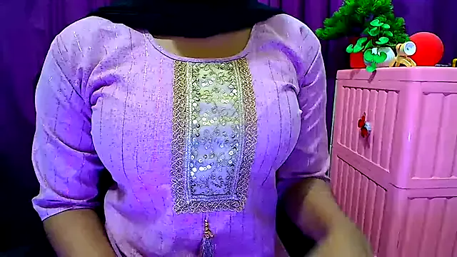 Kashish_11 – webcam model profile photo