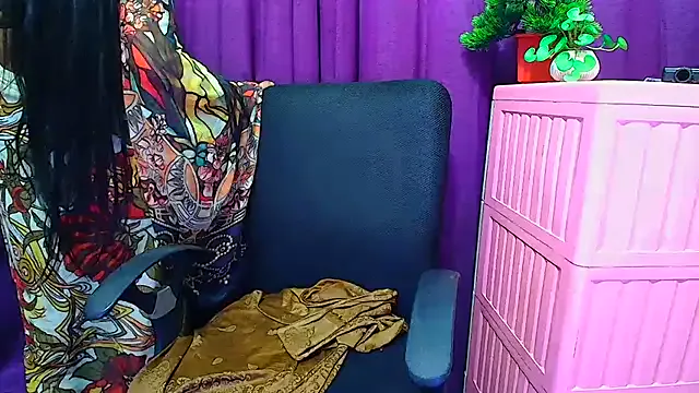 Yui-Ch – webcam model profile photo Image 10