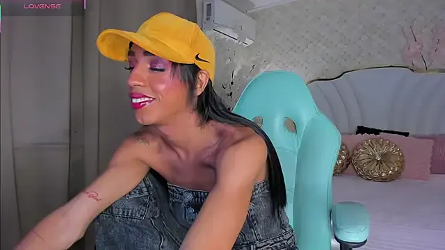 roouse – webcam model profile photo Image 2