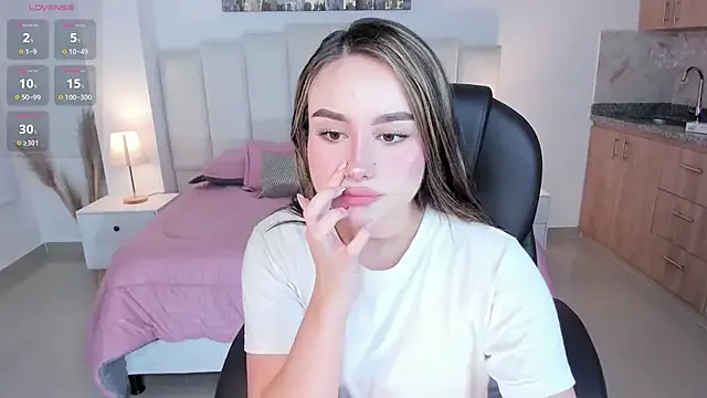 oxo_yuna_oxo – webcam model profile photo Image 5