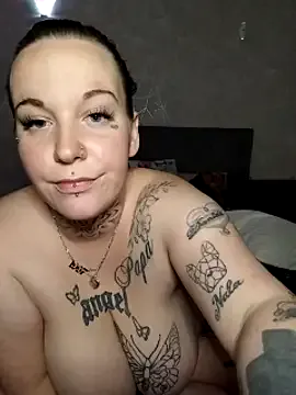 roouse – webcam model profile photo Image 3
