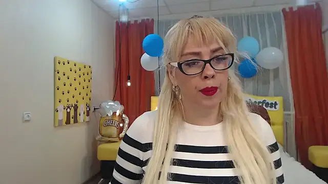 Renee – webcam model profile photo Image 19