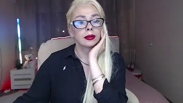 Renee – webcam model profile photo Image 3