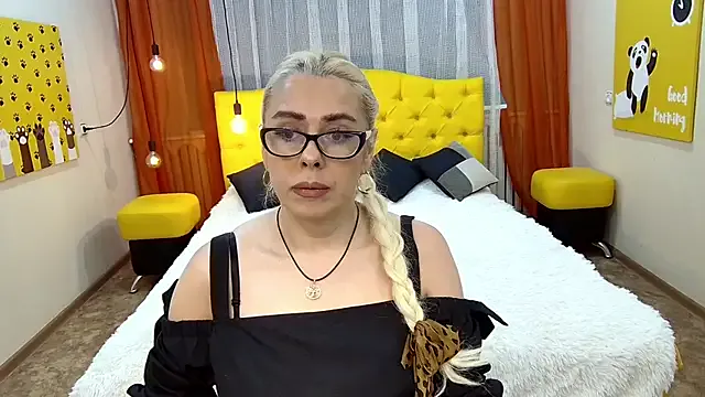 Renee – webcam model profile photo Image 7