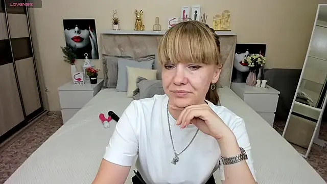 _Alice_1 – webcam model profile photo Image 2