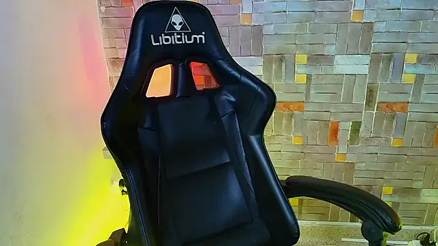 mc-Olivia – webcam model profile photo Image 14