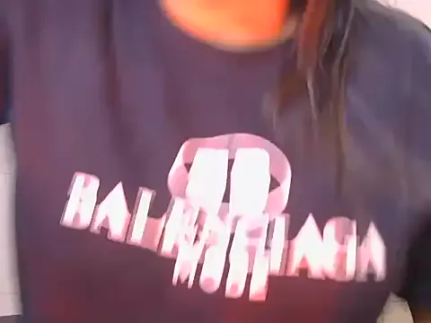 zui_lu – webcam model profile photo Image 11