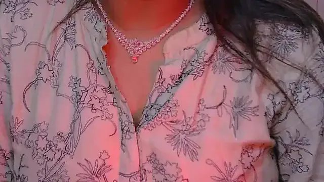 zui_lu – webcam model profile photo Image 12