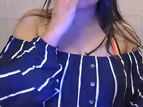 zui_lu – webcam model profile photo Image 15