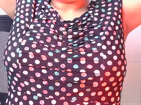 zui_lu – webcam model profile photo Image 17