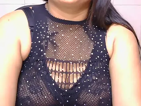 zui_lu – webcam model profile photo Image 5