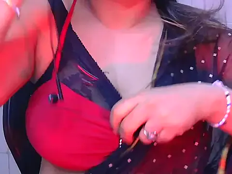 zui_lu – webcam model profile photo Image 7