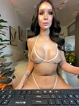 noa_chi – webcam model profile photo Image 4